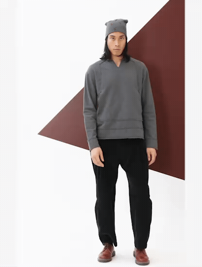 SWEATSHIRT